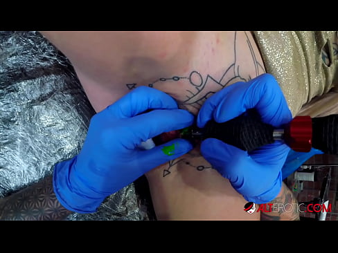 ❤️ Sully Savage-k izugarri tatuatu zuen klitorian tatuaje bat egin zuen ❤️ Etxeko pornoa gurean eu.xxxnd-com.ru ❌❤